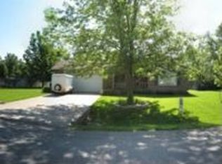 4600 Foothill Dr, Hutchinson, KS 67502