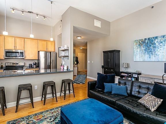 5th image of 145 Glenwood St Unit 303