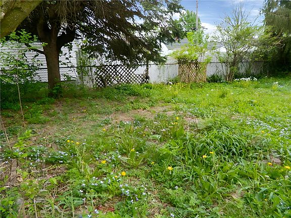 4th image of 2037 Studer Ave