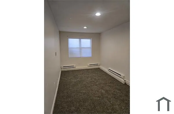 Building Photo - 945 E 220th St #1