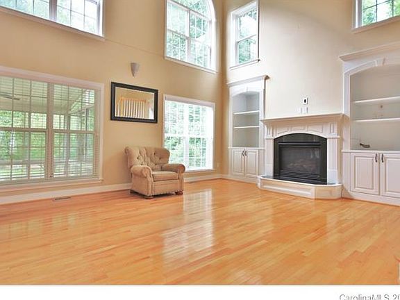 5th image of 121 Harrison Point Ct