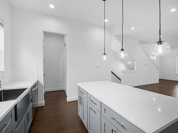 3rd image of 2218 McGowen St