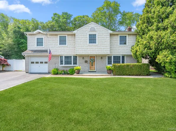 36 Richmond Street, Islip, NY 11751