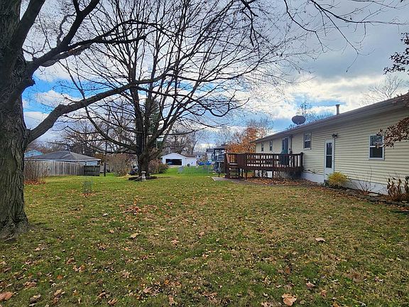 3rd image of 407 Stout Dr