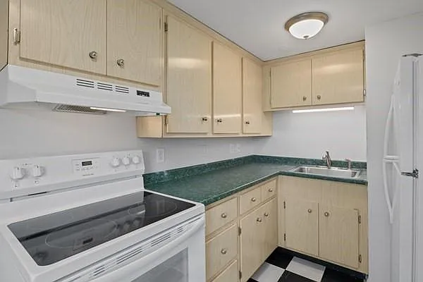 210 Hillside Ave #32 — Photo 3