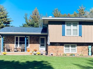 2129 Shabbona Dr, Springfield, IL 62702