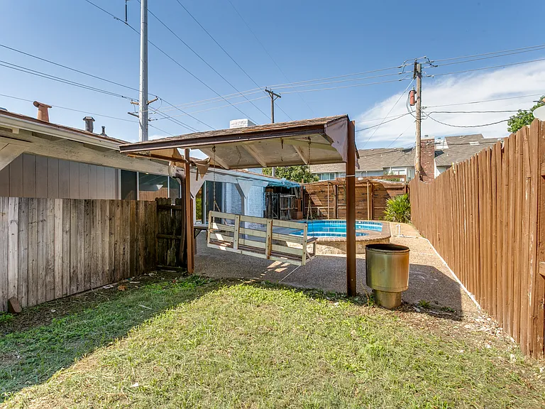 1535 Carnation Dr — Photo 32