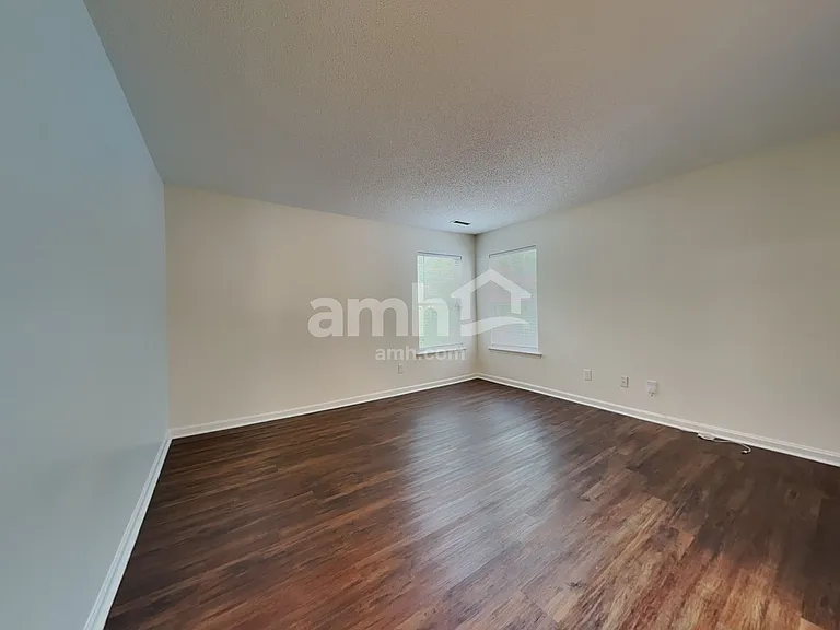 4705 Silverdene St — Photo 10