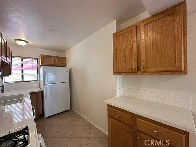 22865 Del Valle St — Photo 6