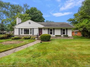 31711 Arlington Dr, Beverly Hills, MI 48025