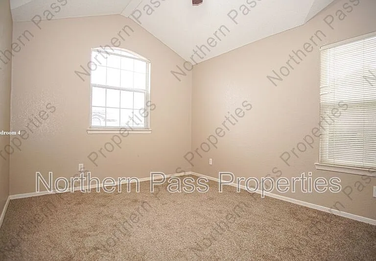 10790 Adin St — Photo 32
