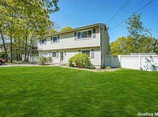 38 Syracuse Ave, Medford, NY 11763