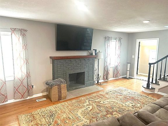 5th image of 318 N Crysler Ave