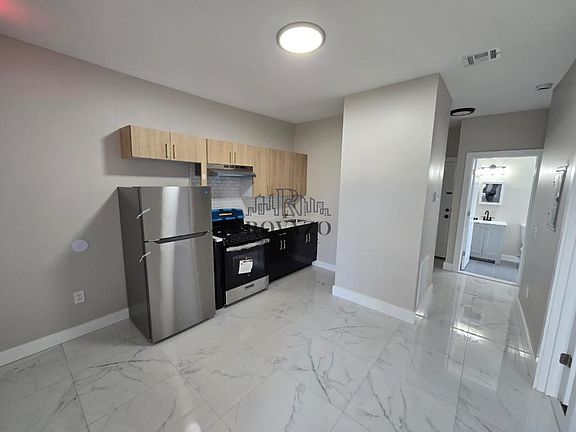 2nd image of 190 Park St #6A