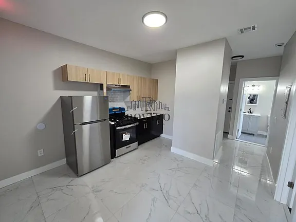 2 Bedrooms at 190 N Park St #10, East Orange NJ — photo 2