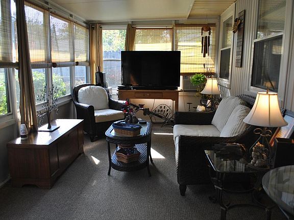 4th image of 3894 Richard Ave