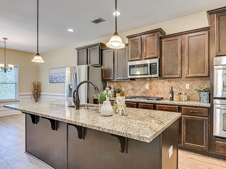 406 Saterlee Ct — Photo 16