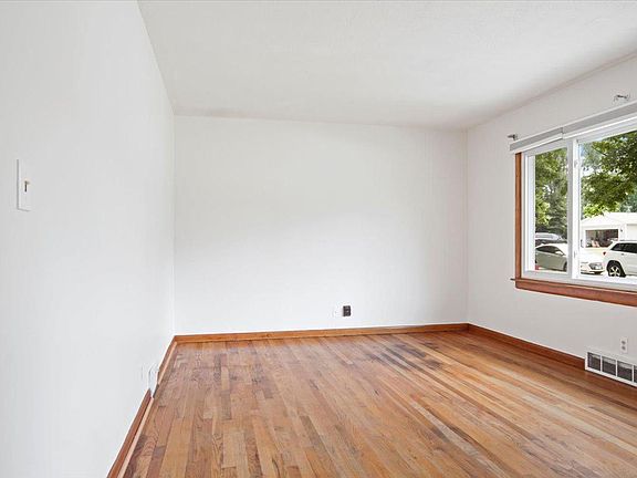 2nd image of 102 W Poplar St