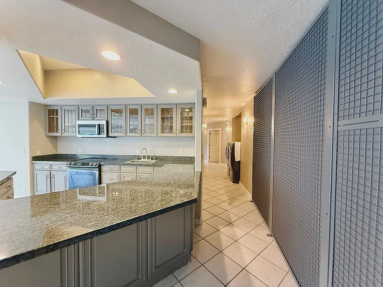 825 N Capitol Blvd — Photo 22