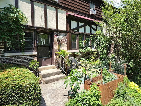 2nd image of 553 Brighton St #561