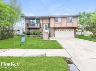 1939 Ashwood Ln, Aurora, IL 60506
