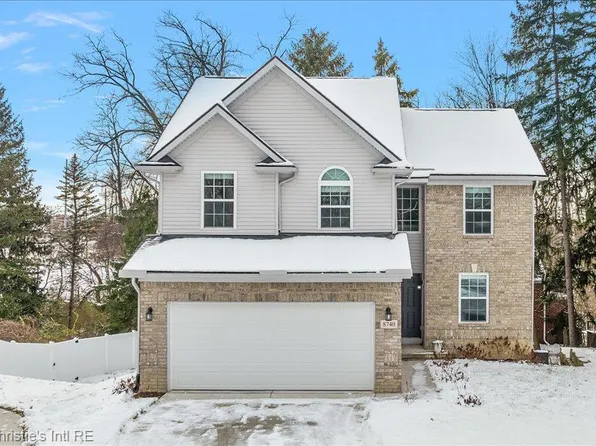 8740 Oak Ridge Trl, Westland, MI 48185