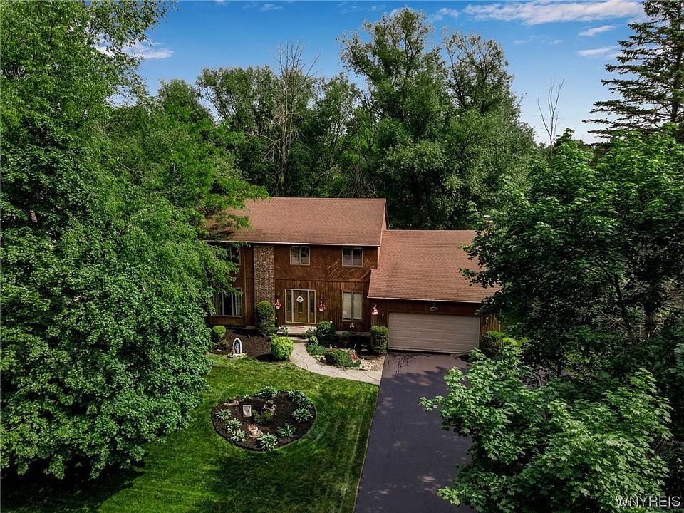 8398 Bridlewood Dr, East Amherst, NY 14051 Zillow