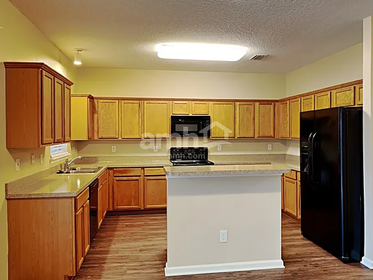 456 Evergreen Way — Photo 3