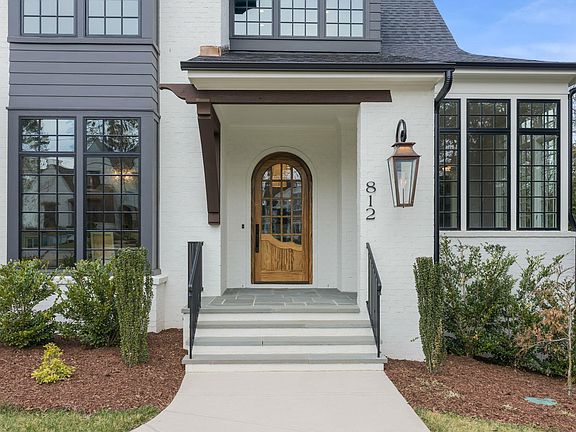 5th image of 812 Manchester Dr