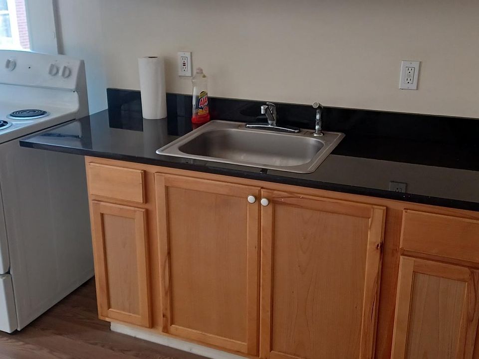2nd image of 831 Dekalb St Floor 3