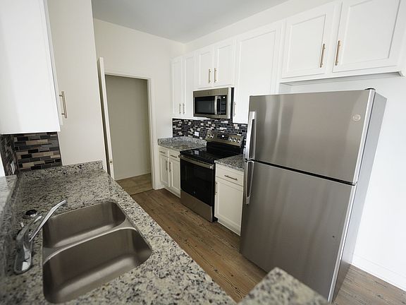 3rd image of 200 Foxborough Way #1