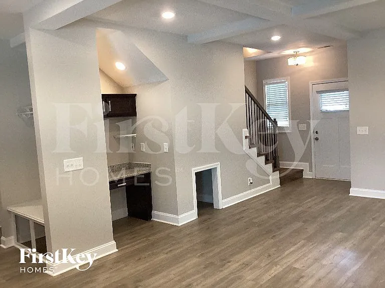 103 Lucerne Ln — Photo 4