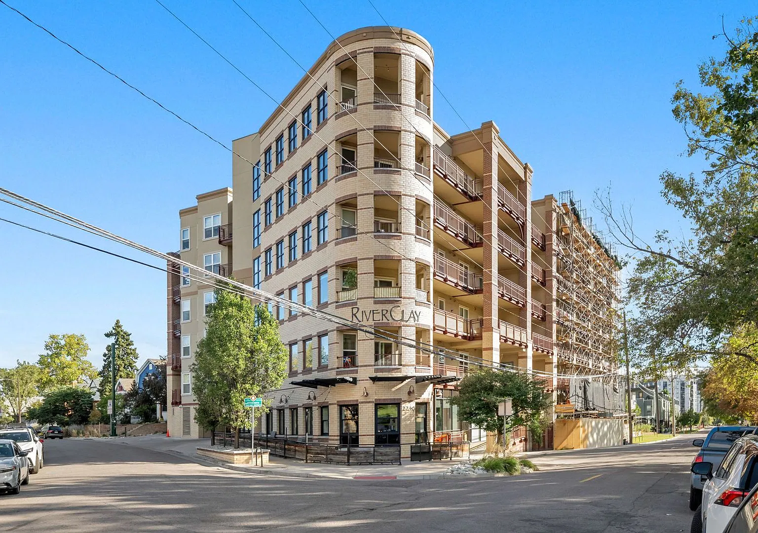 Jefferson Park 2-Bedroom with Oversized Covered Patio & Skyline Views — Photo 1