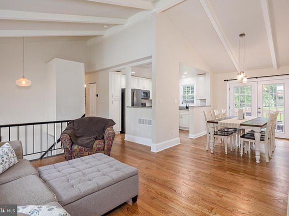 2nd image of 5444 Wolf River Ln