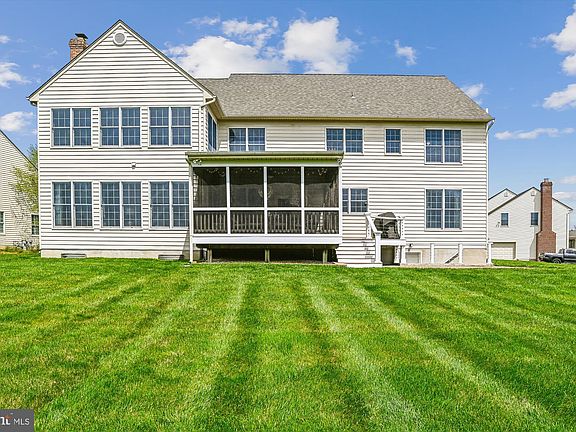3rd image of 1338 Anglesey Dr