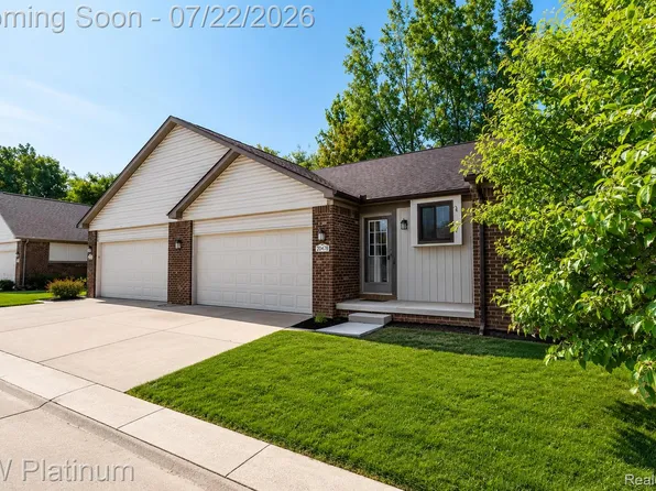 20478 Longwood Dr #30, Clinton Township, MI 48038