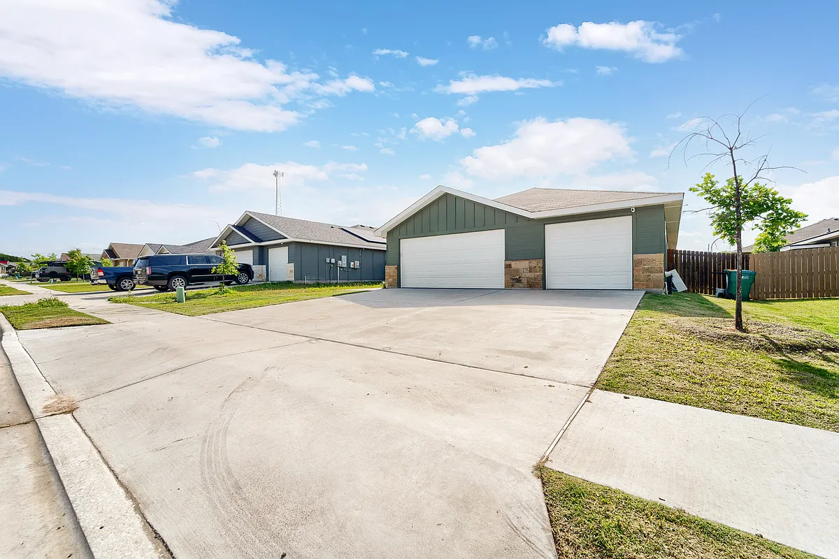 Building Photo - 742 Freedom Cir