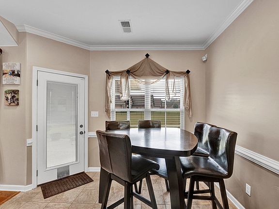4th image of 250 Pearl Dr