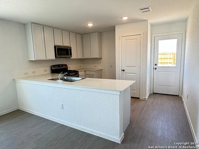 3 bed, 2.0 bath, 1200 sqft, $1,375 — Photo 3