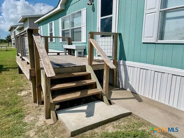 77 Blue St, Port O Connor, TX 77982