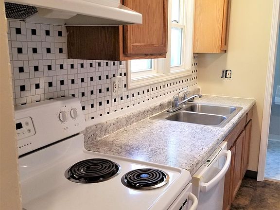 2nd image of 1020 S Pleasant St APT D