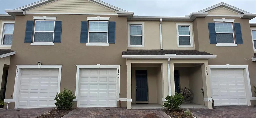 3 bed, 2.5 bath, 1676 sqft, $2,400 — Photo 1