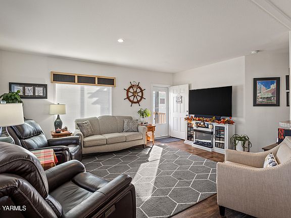 3rd image of 2802 S 5th Ave #63
