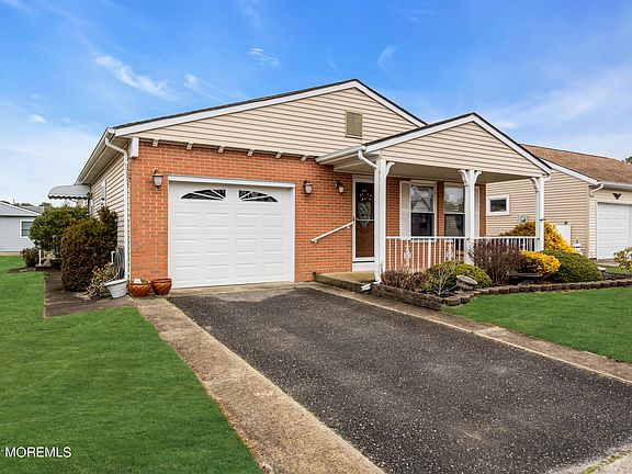 4th image of 32 Prince Charles Drive