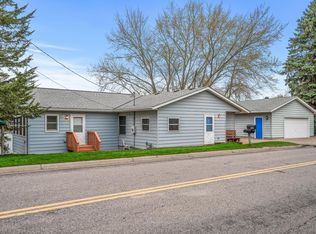 1232 Bay Dr SE, Forest Lake, MN 55025