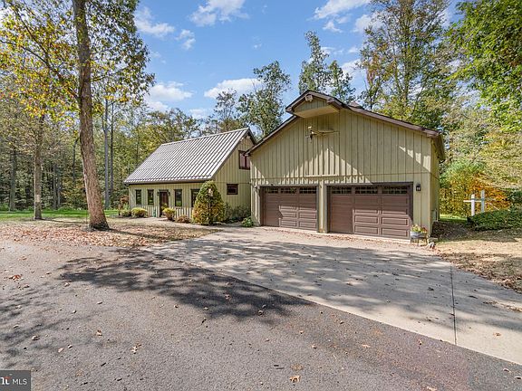 2nd image of 36 Sassafras Ln