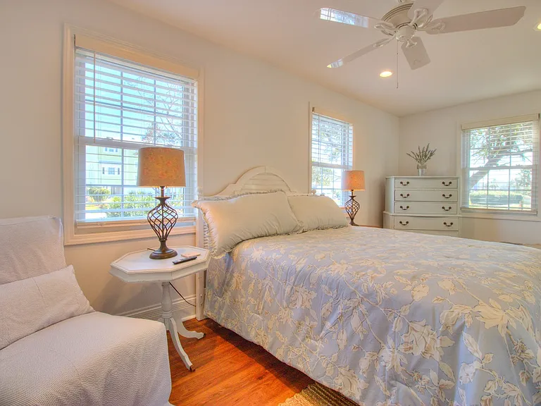 954 Fort Fisher Blvd S — Photo 10