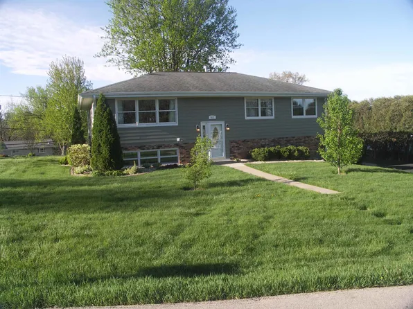 912 Timberline Ct, East Dubuque, IL 61025