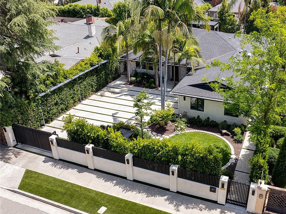 1st image of 13946 Chandler Blvd