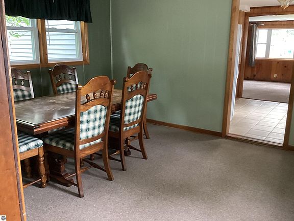 3rd image of 1905 S Mayflower Ave